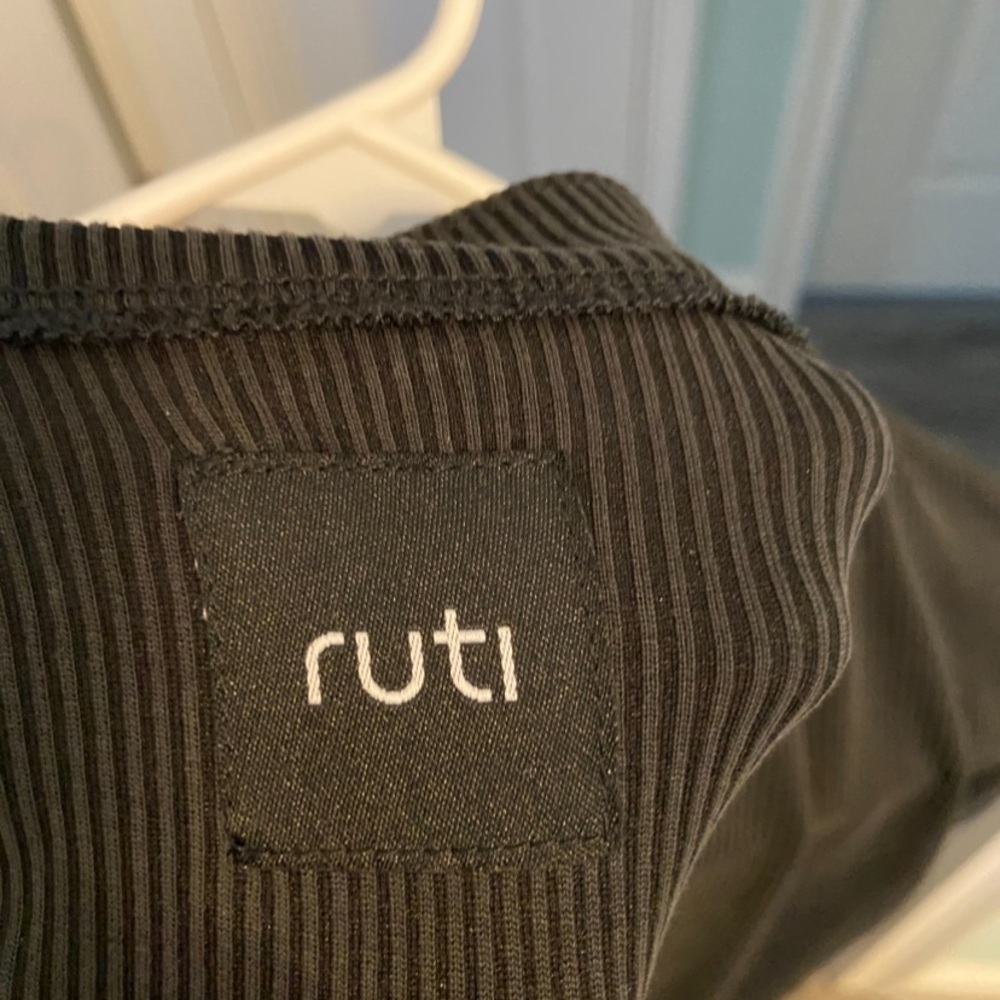 Ruti The Breakout Cut Out Black Ribbed Top - Picture 6 of 8
